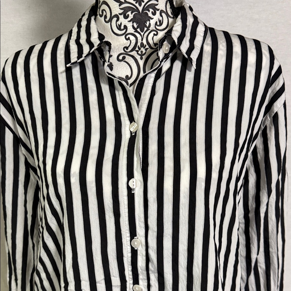 Jane and Delancey Black and White Striped Button Down Shirt Rayon Blend Large - Picture 2 of 12